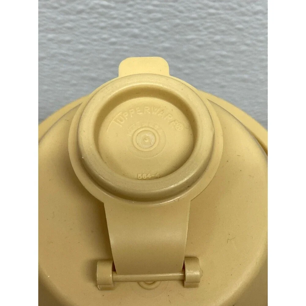 Vtg Tupperware Quik Shake 844-27 Clear 500ml. With Tan Lid